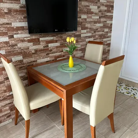 דירה House Velevi *