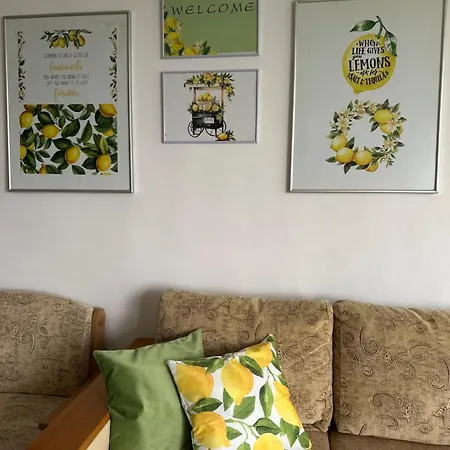 House Velevi * Święty Włas